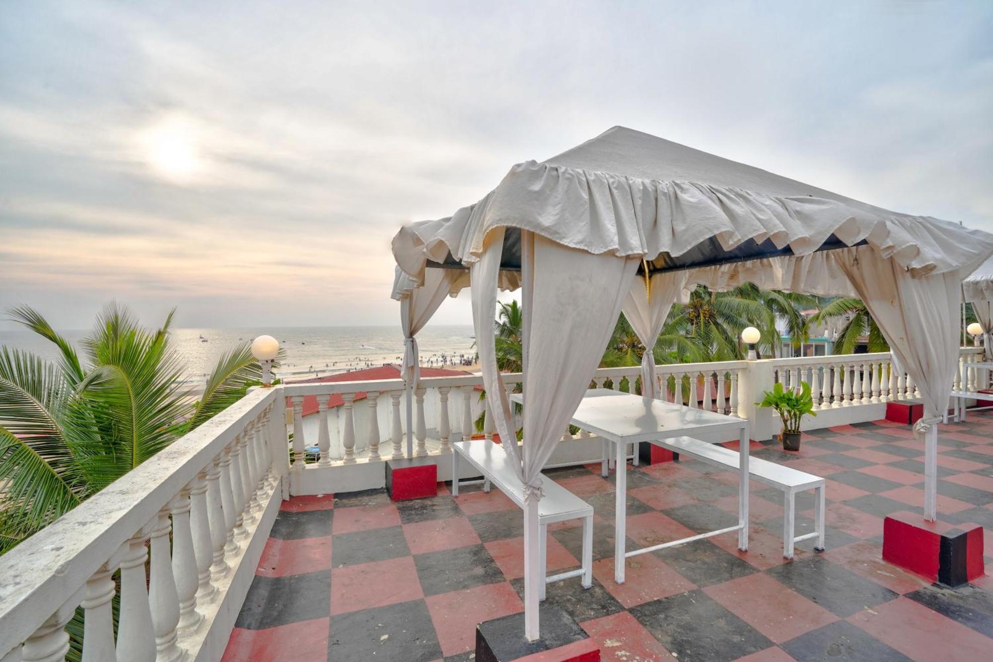 Hotel Salty Waves Baga Exterior foto