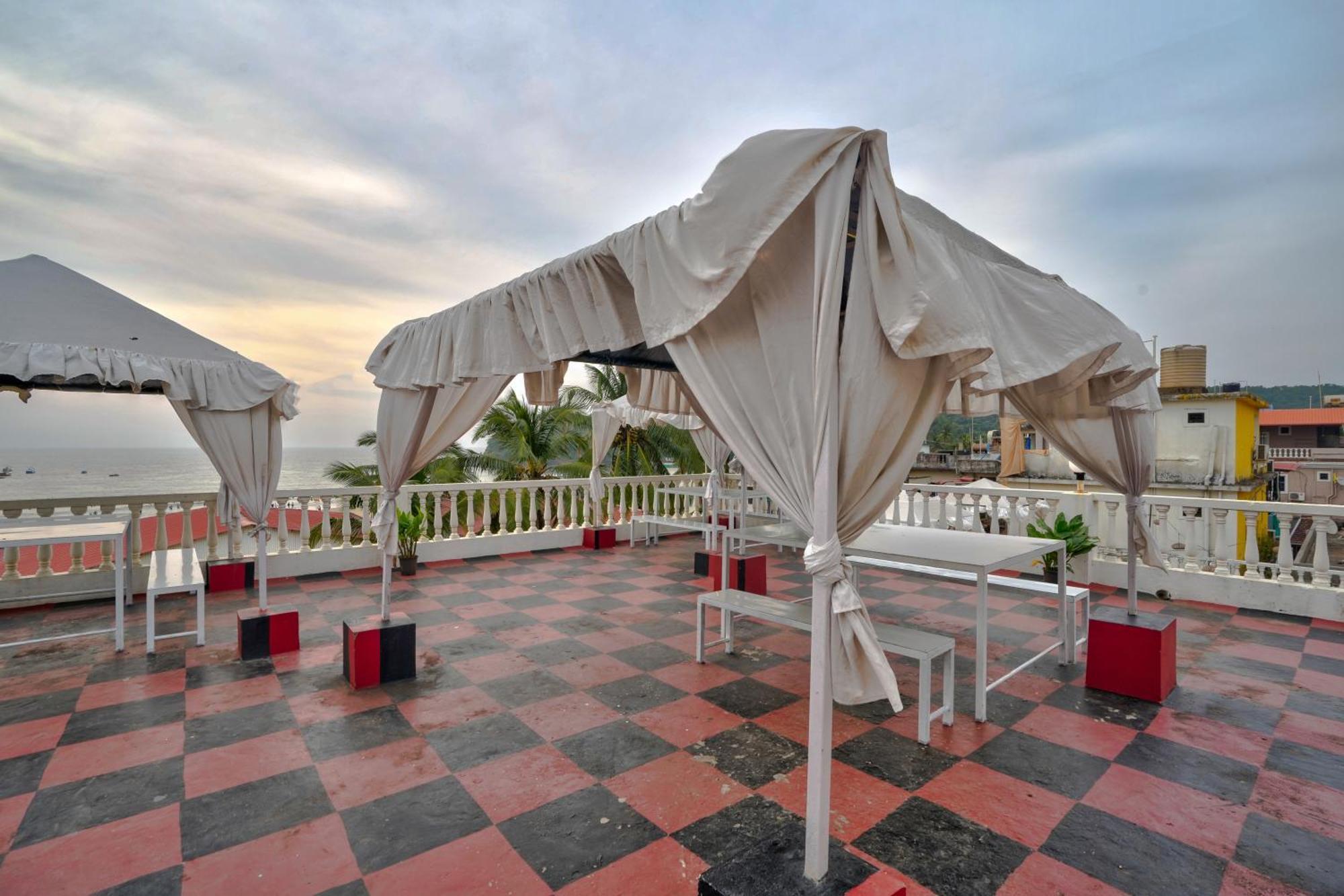 Hotel Salty Waves Baga Exterior foto