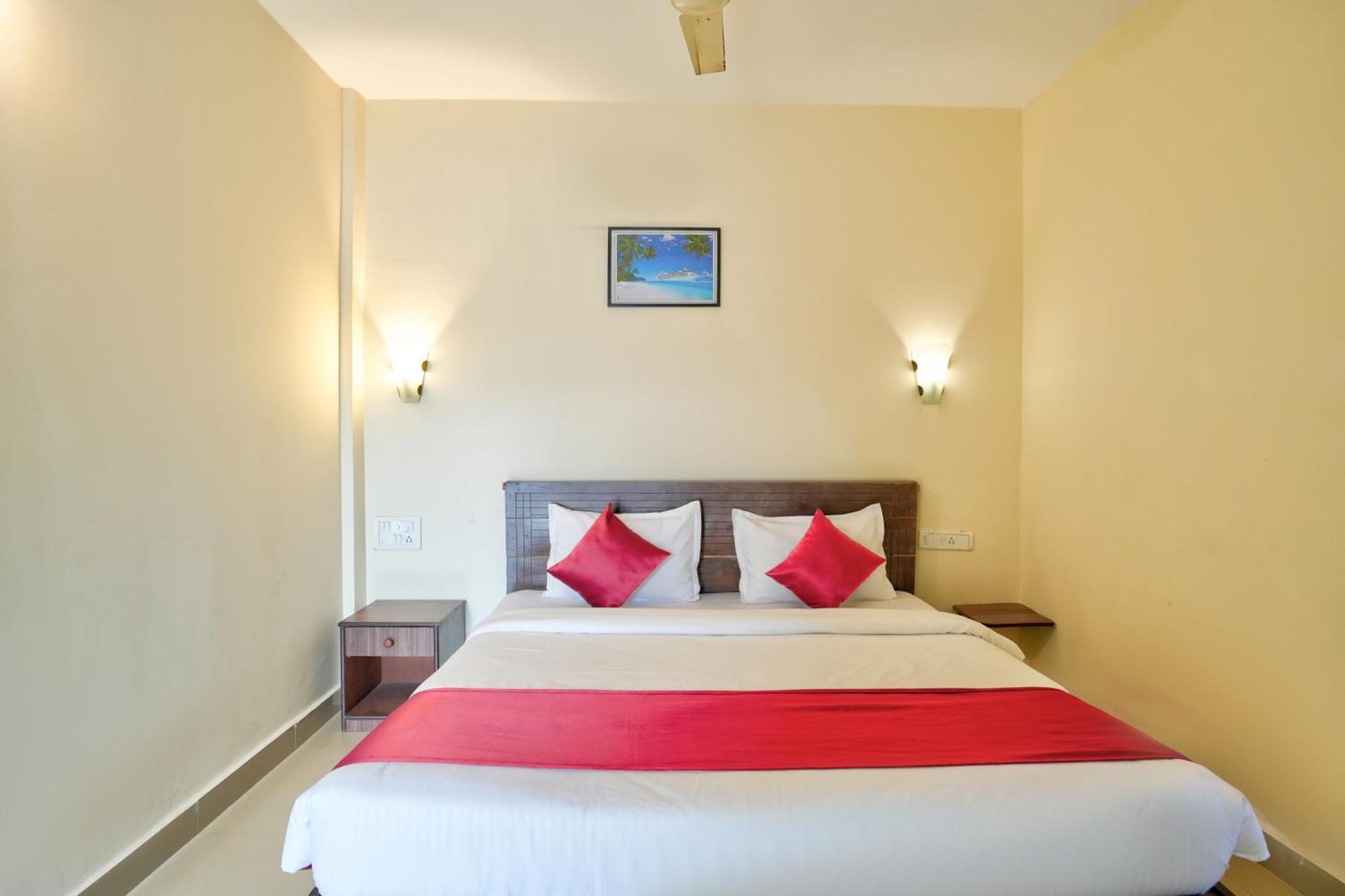 Hotel Salty Waves Baga Exterior foto