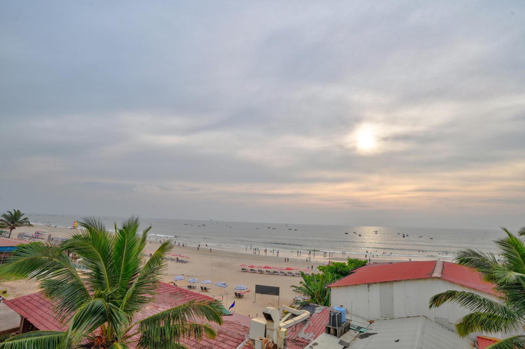 Hotel Salty Waves Baga Exterior foto